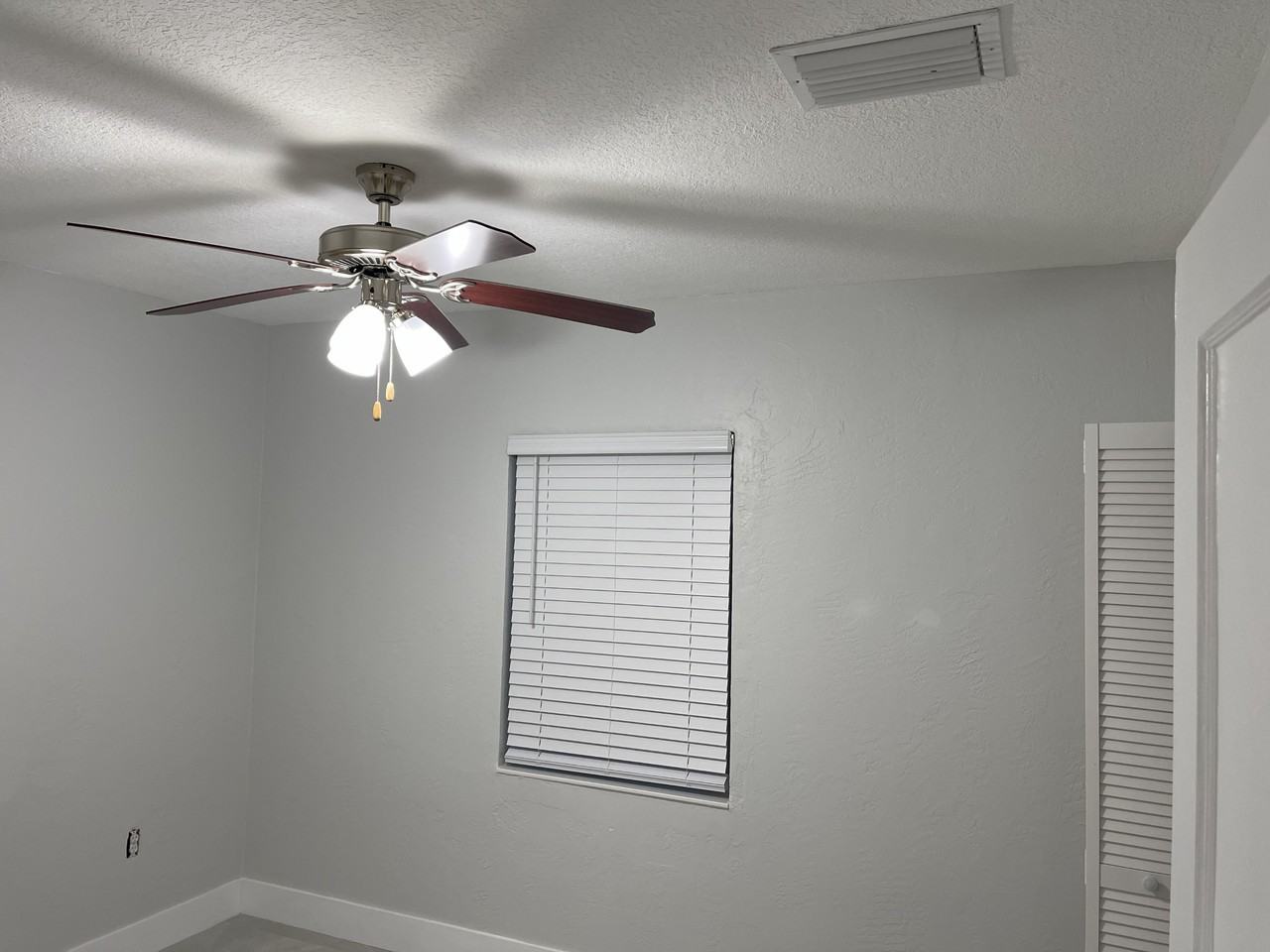 51 Sw 59th Ave - Photo 6 of 18