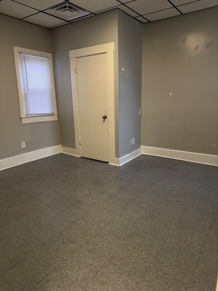 210 Washington Ave Apt D #NA - Photo 2 of 10