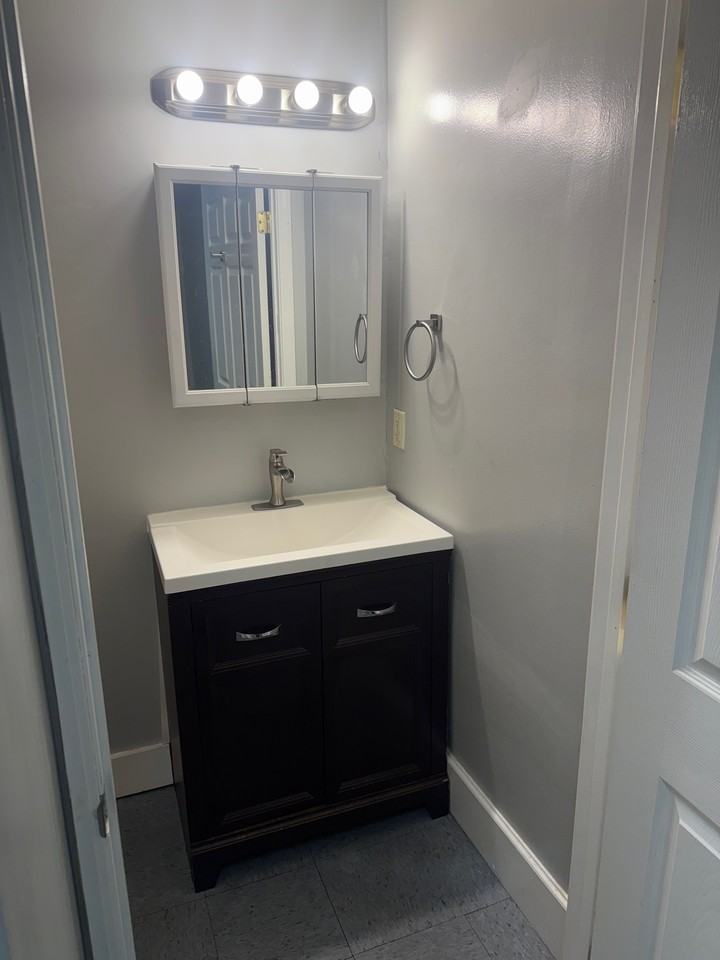 210 Washington Ave Apt D #NA - Photo 6 of 10