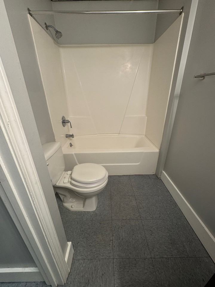 210 Washington Ave Apt D #NA - Photo 7 of 10