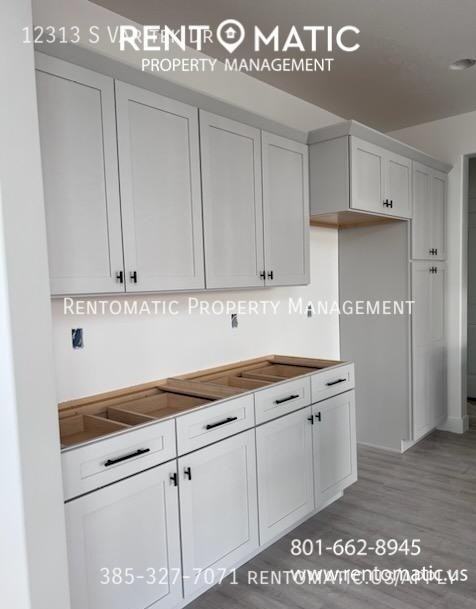 12313 S Varitek Dr - Photo 7 of 33