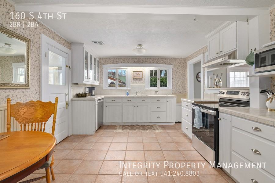 160 S 4th St - Photo 6 of 48