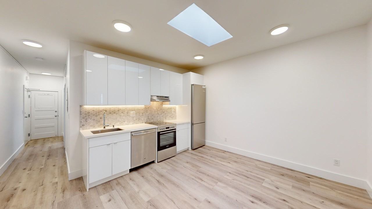 2835 Van Ness Ave #8 - Photo 2 of 14