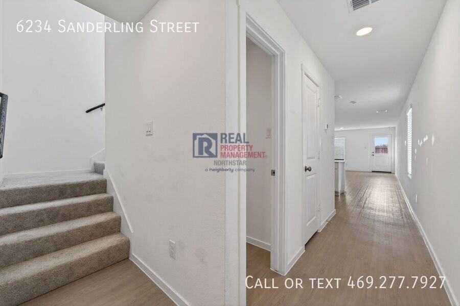 6234 Sanderling St - Photo 4 of 29