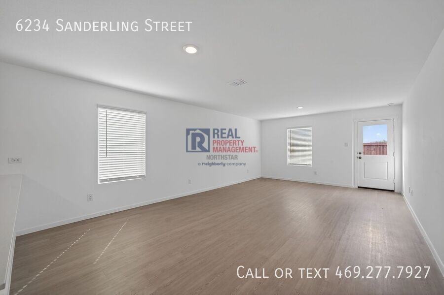 6234 Sanderling St - Photo 5 of 29