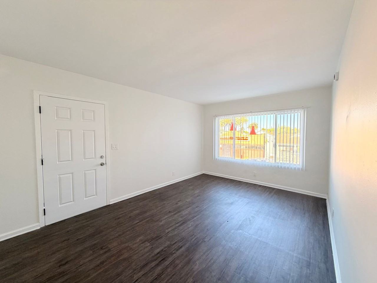 5311 S Normandie Ave #4 - Photo 3 of 15