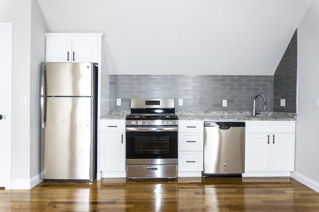 9-11 Woodside Avenue - Photo 6 of 10