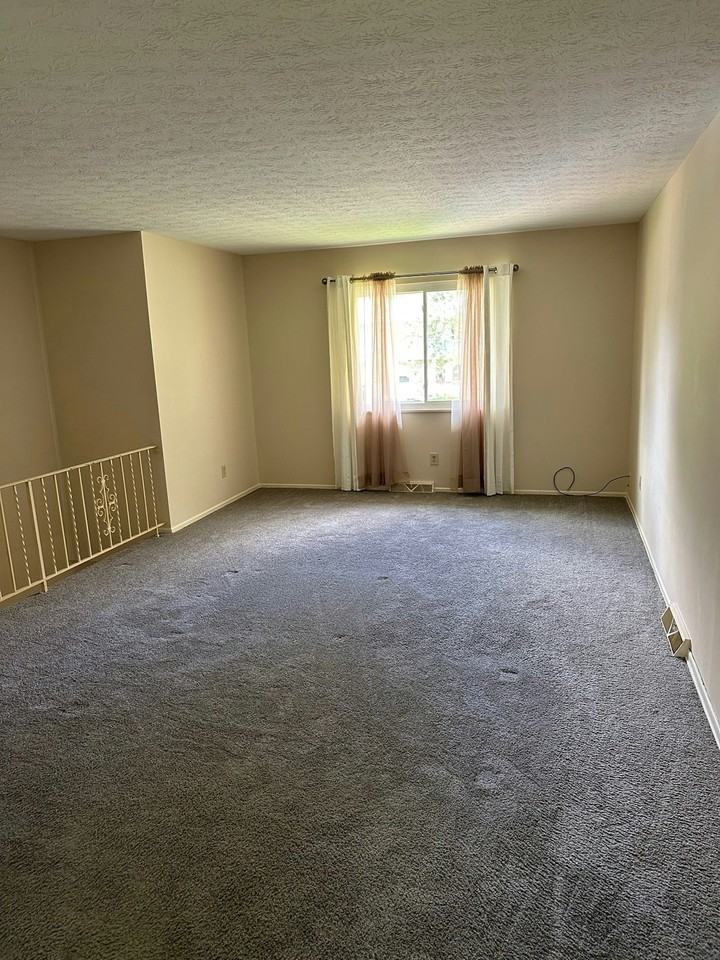 4427 Maplepark Road - Photo 4 of 9