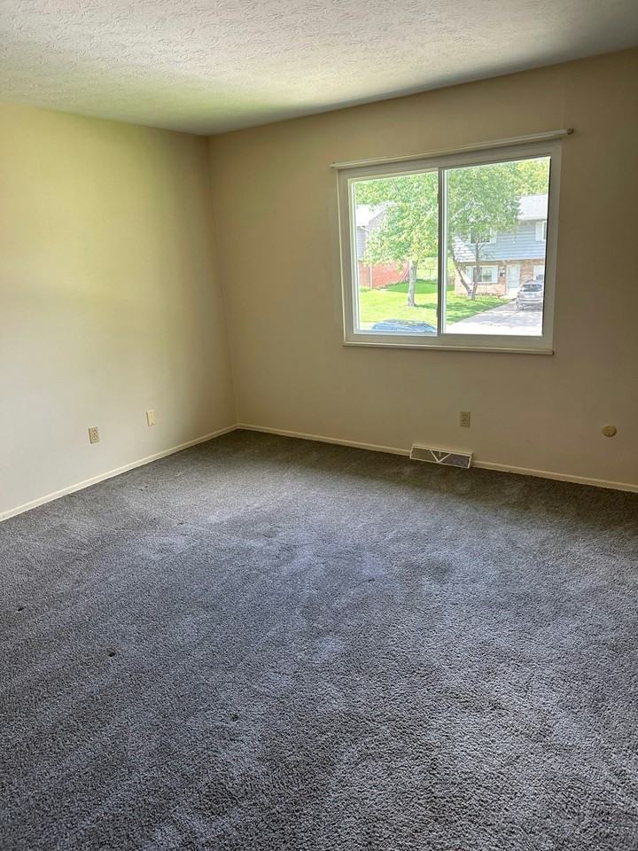 4427 Maplepark Road - Photo 5 of 9