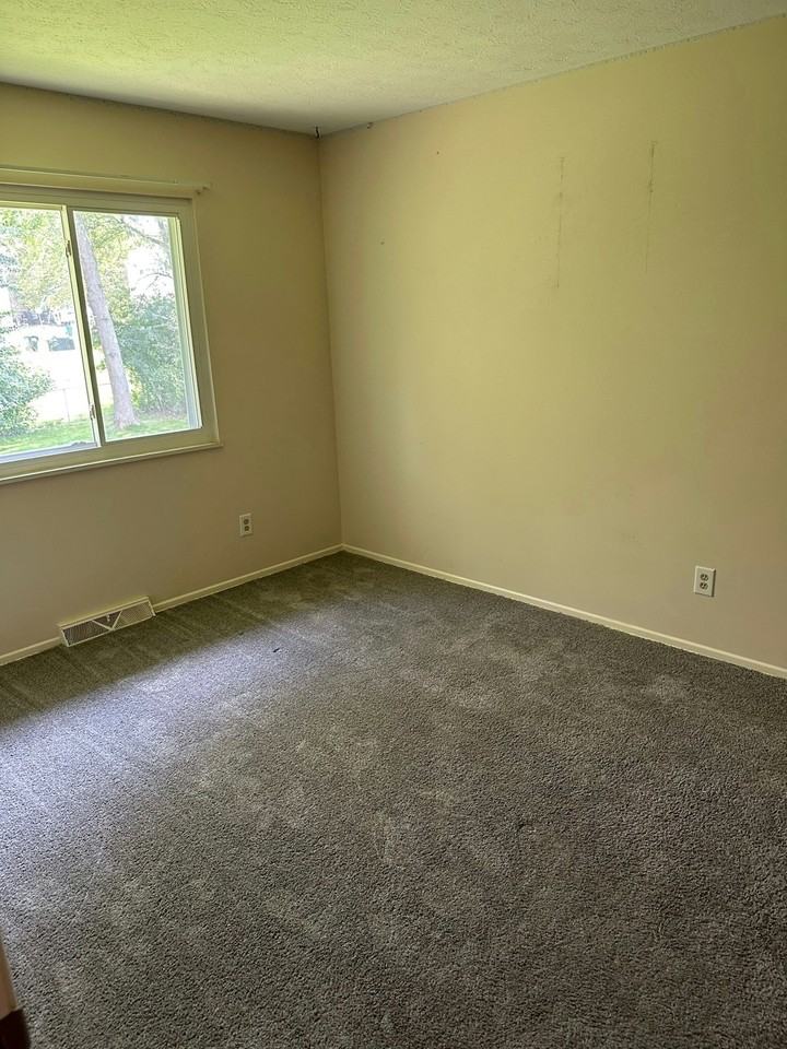 4427 Maplepark Road - Photo 6 of 9