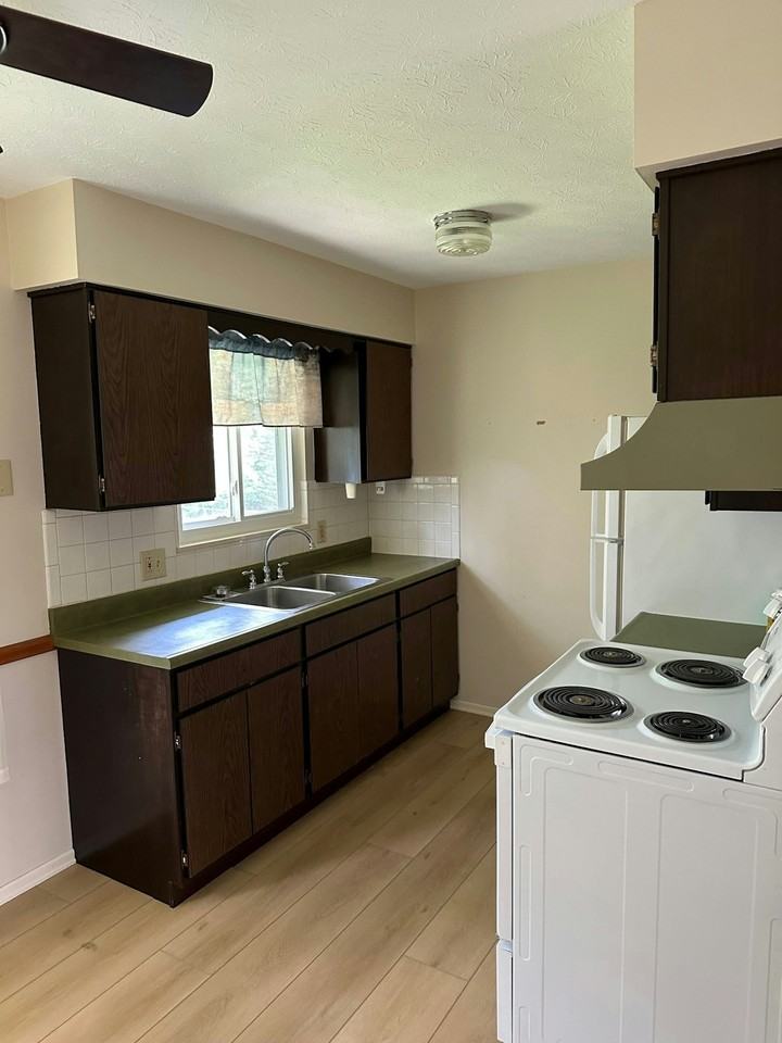 4427 Maplepark Road - Photo 7 of 9