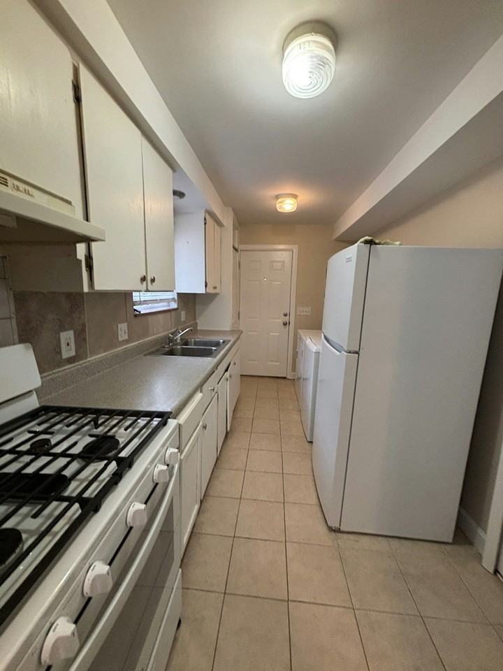 22628 Oaklane Street - Photo 4 of 12