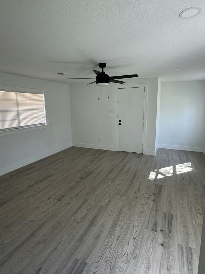 1203 Panhandle St, Unit 4 - Photo 2 of 12