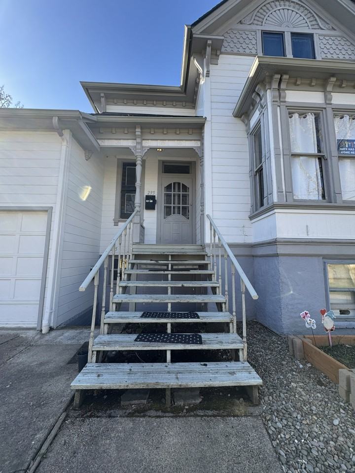 295 15th Street Northeast, Upper Unit - Photo 2 of 17