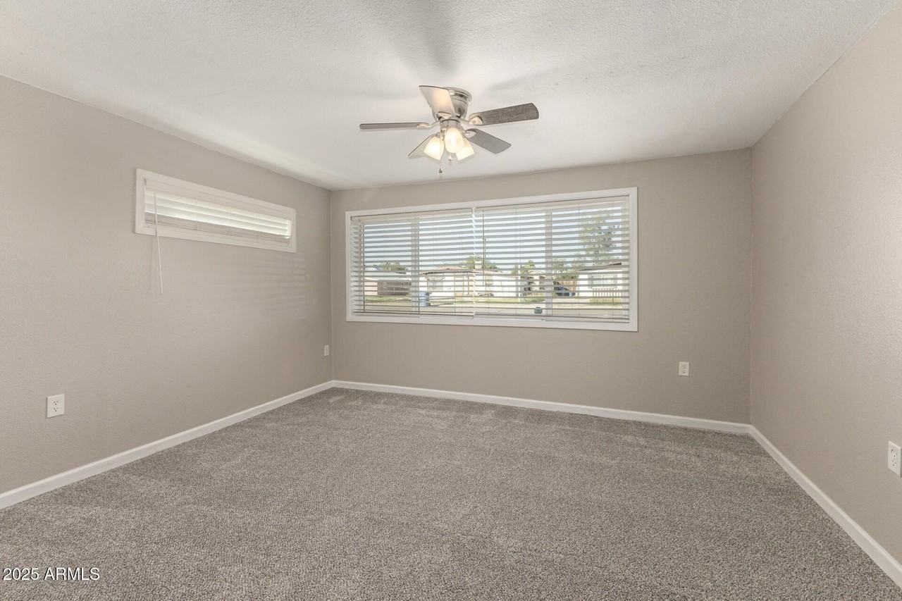 2025 E Don Carlos Ave - Photo 6 of 17