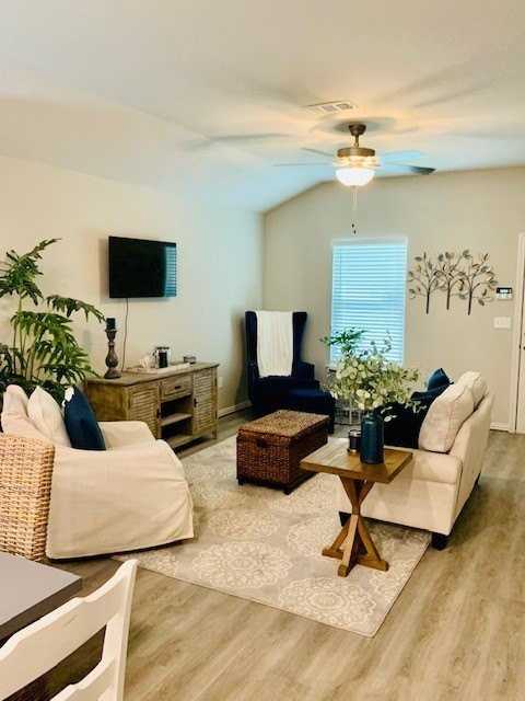 2218 Ruth St - Photo 3 of 17