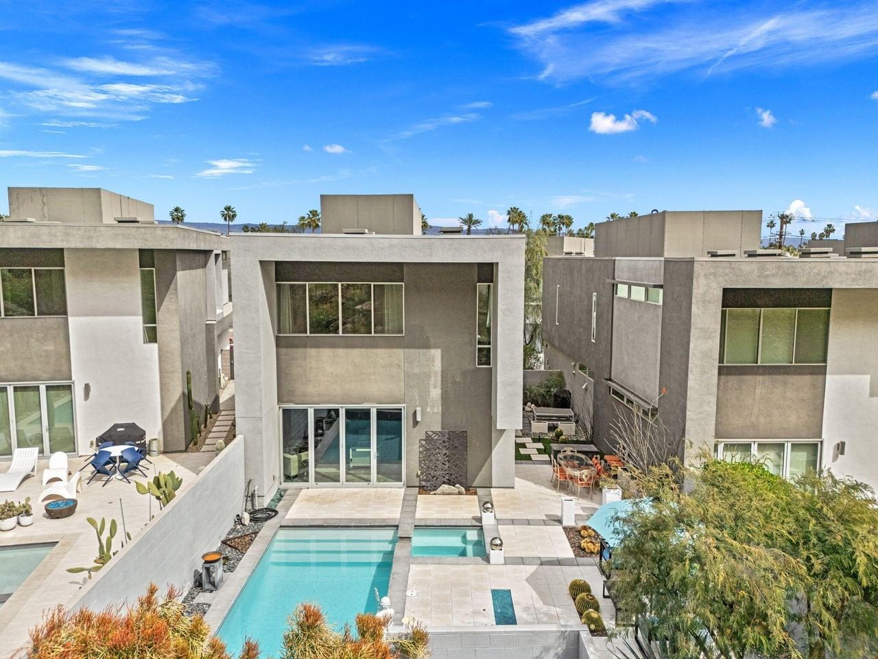 1201 Surrey Ln - Photo 3 of 48