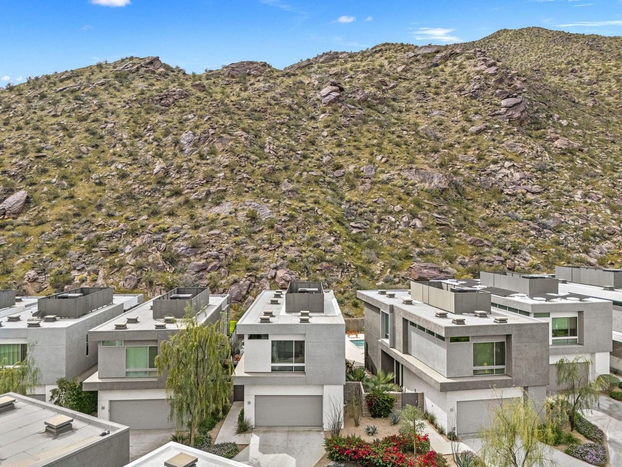 1201 Surrey Ln - Photo 7 of 48