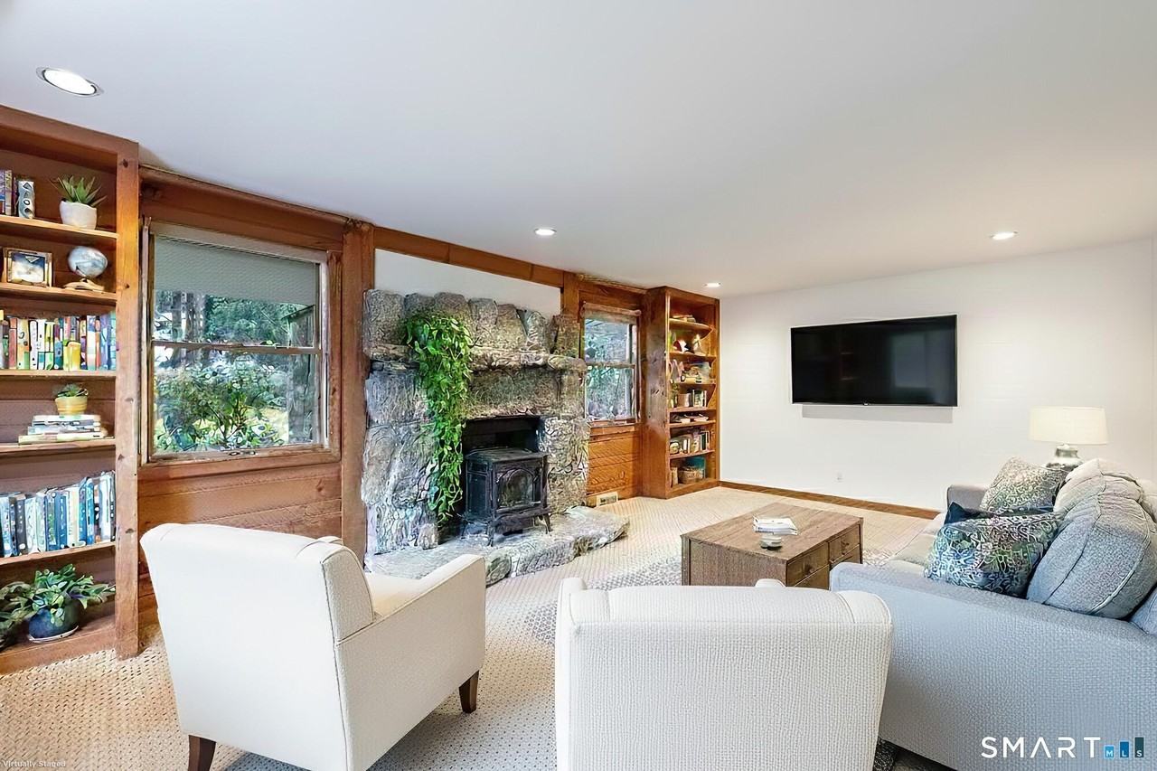 1 Long Wall Rd - Photo 3 of 26