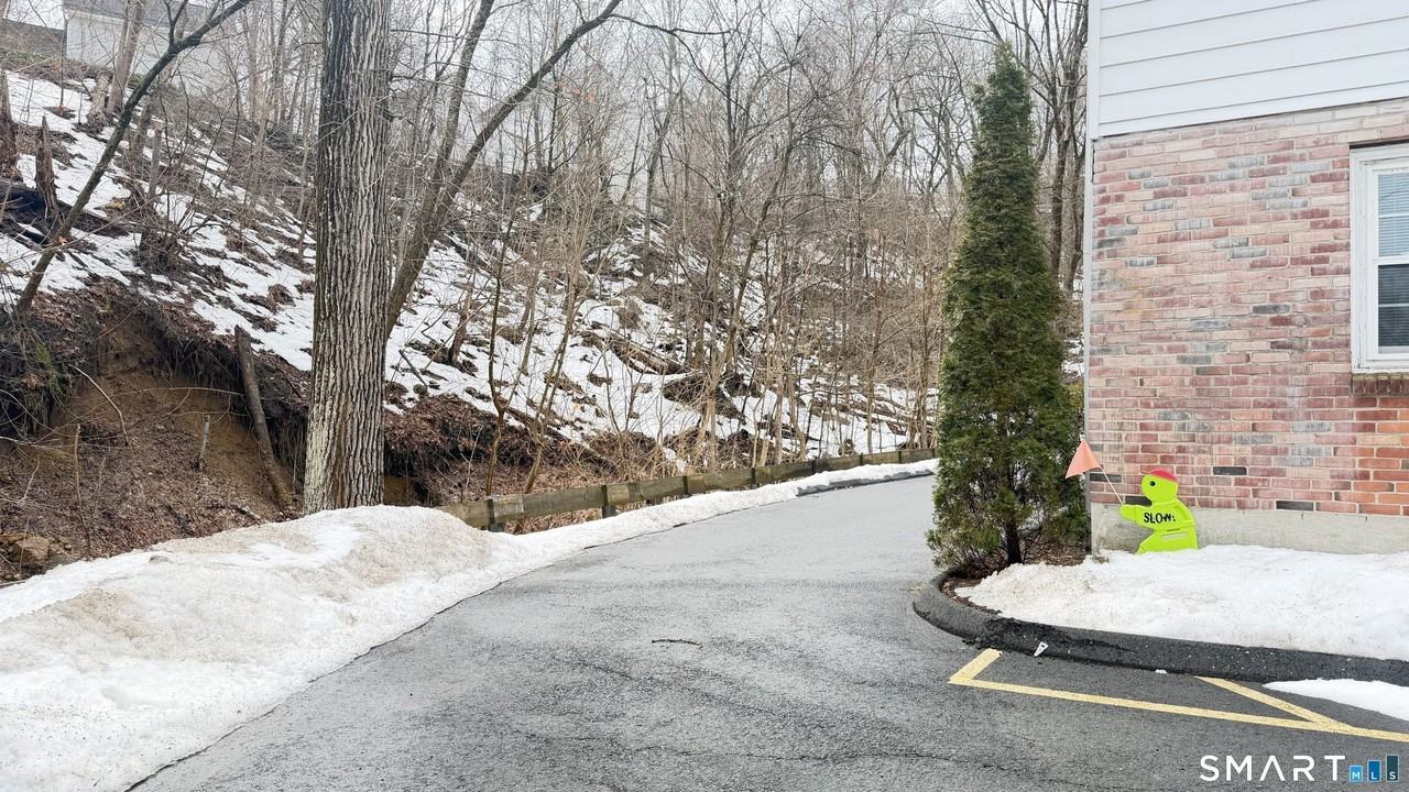 646 Howe Ave Apt 23 - Photo 2 of 26