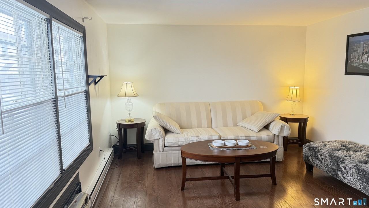 646 Howe Ave Apt 23 - Photo 3 of 26