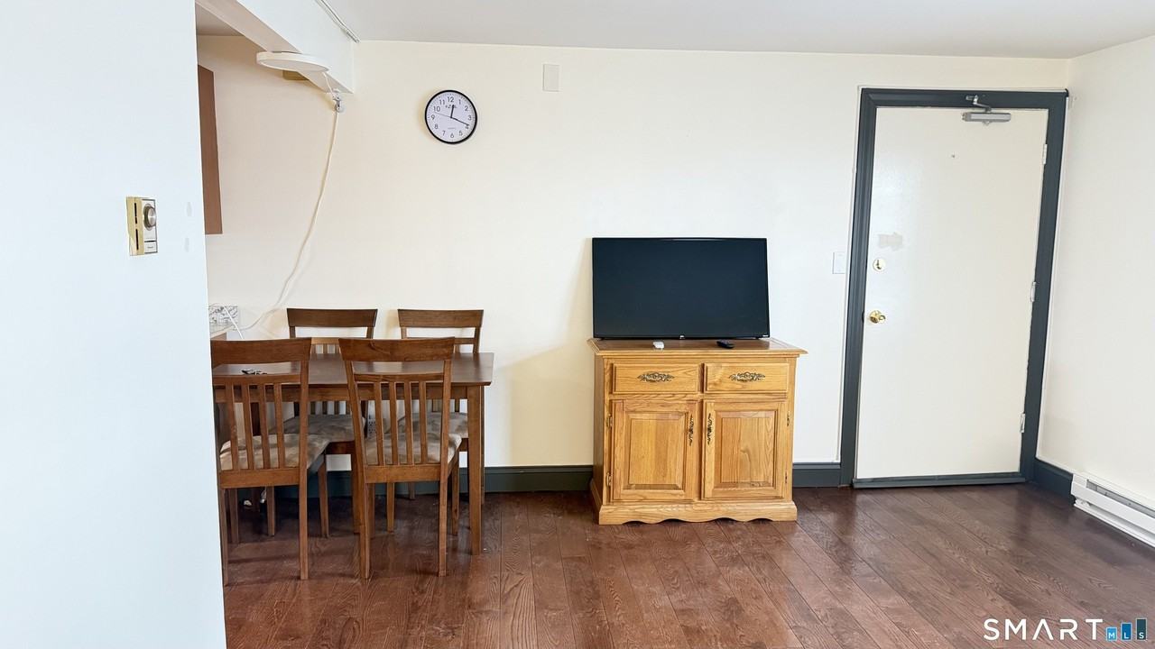 646 Howe Ave Apt 23 - Photo 4 of 26