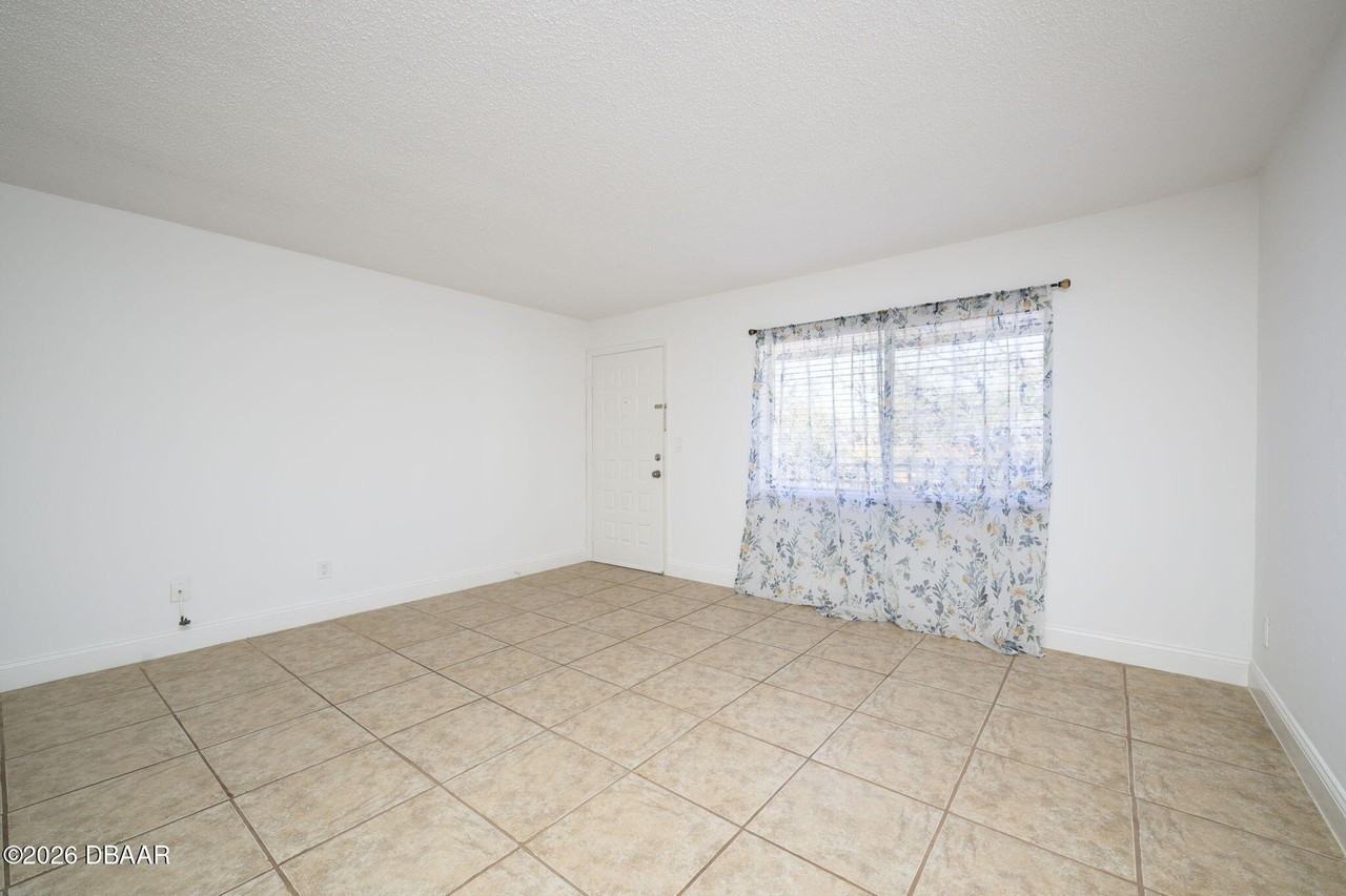 633 S Palmetto Ave #305 - Photo 4 of 32