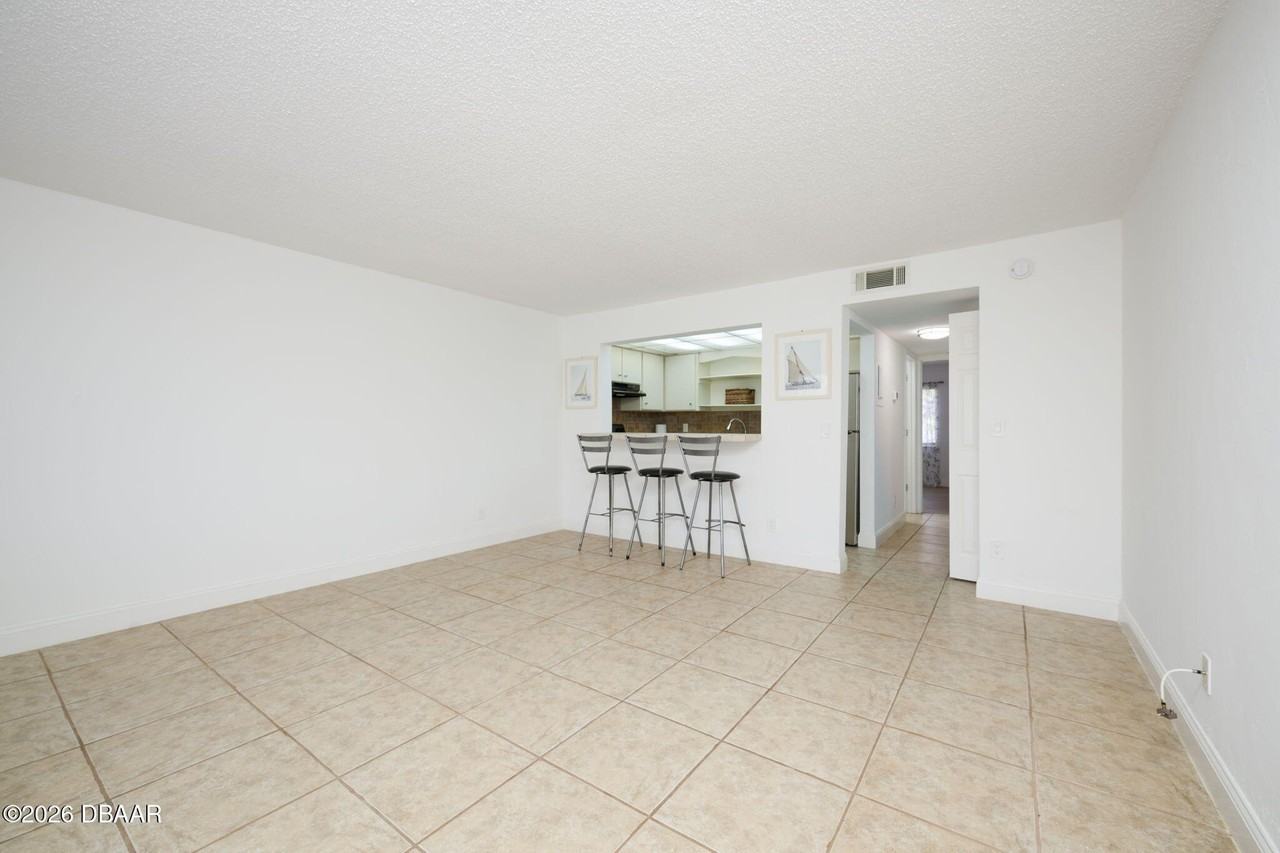 633 S Palmetto Ave #305 - Photo 5 of 32