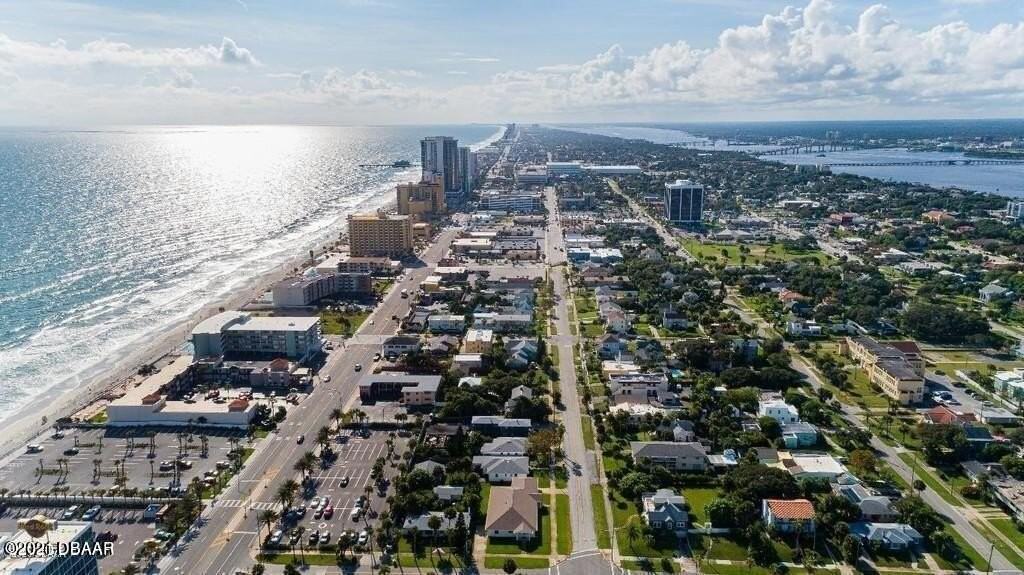 828 N Grandview Ave Apt 4 - Photo 4 of 17