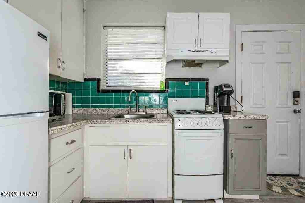 828 N Grandview Ave Apt 4 - Photo 6 of 17