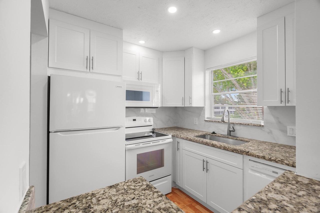 346 Windsor O - Photo 5 of 38