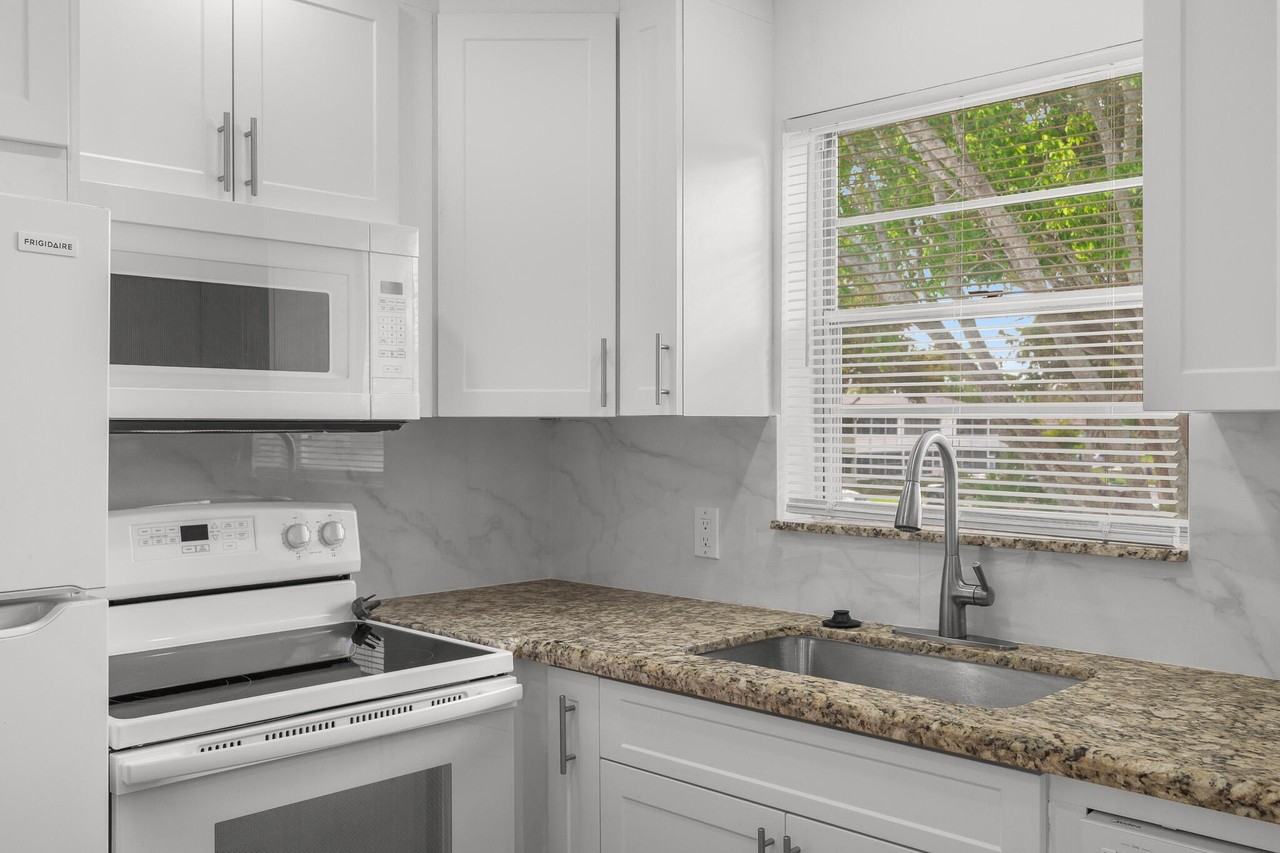 346 Windsor O - Photo 6 of 38