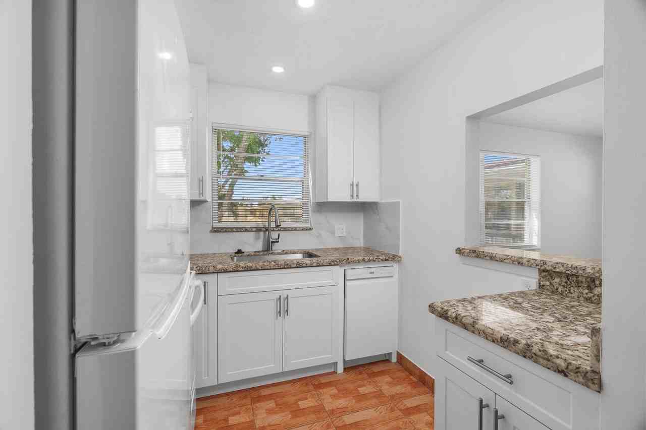 346 Windsor O - Photo 7 of 38