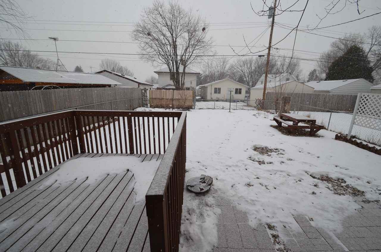 2135 Waukon Ave - Photo 3 of 18