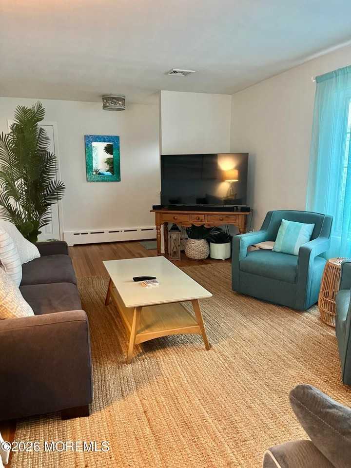 2001 Main St - Photo 2 of 24