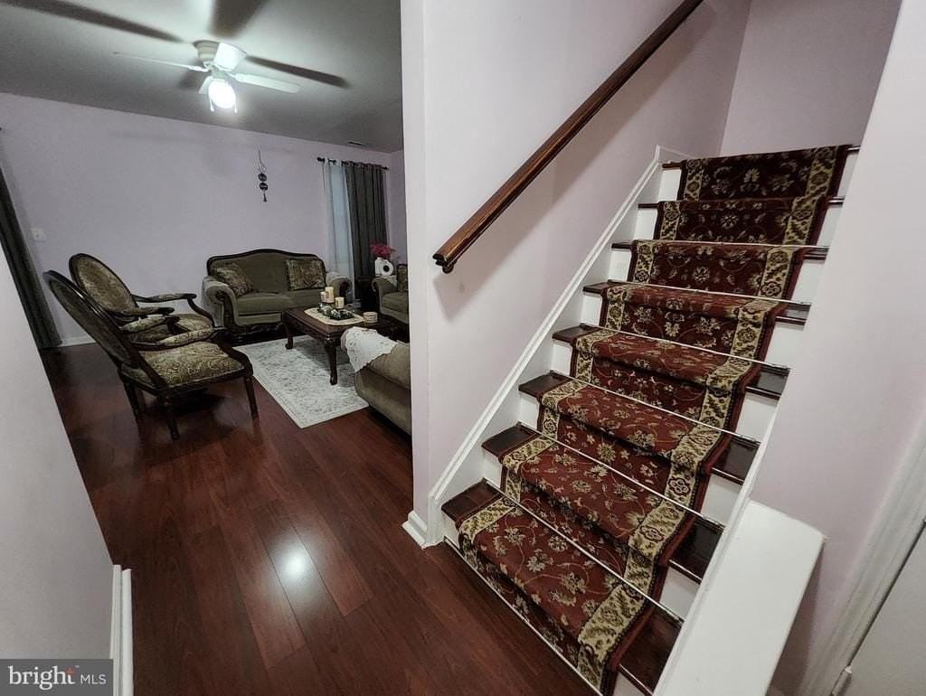 2 Adam Ct - Photo 4 of 34