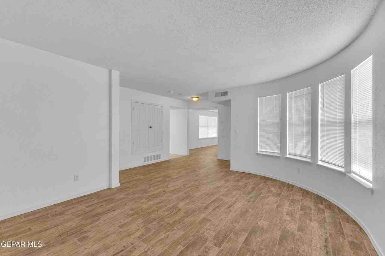 6096 Pecan Park Pl - Photo 2 of 33