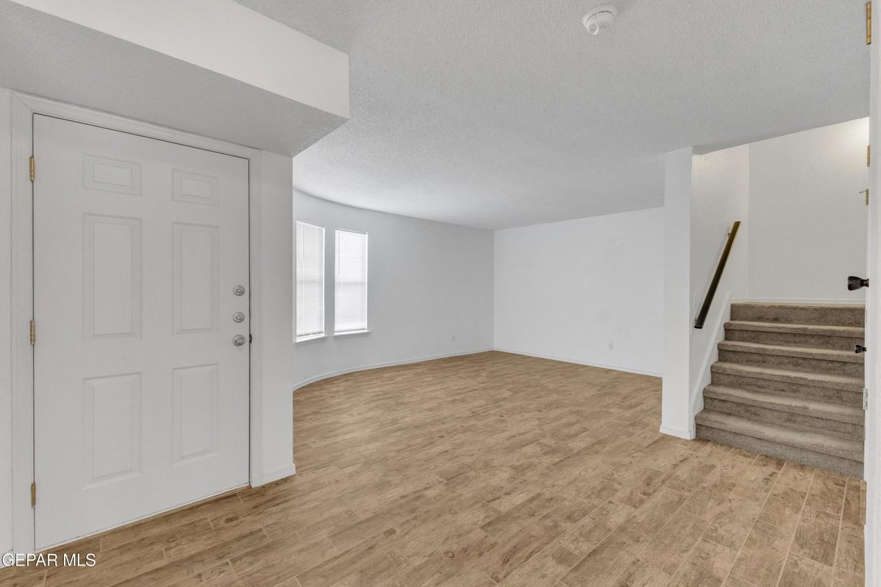 6096 Pecan Park Pl - Photo 3 of 33