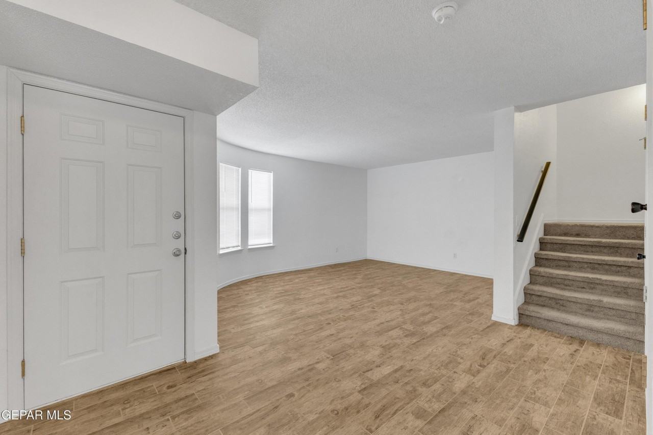 6096 Pecan Park Pl - Photo 4 of 33