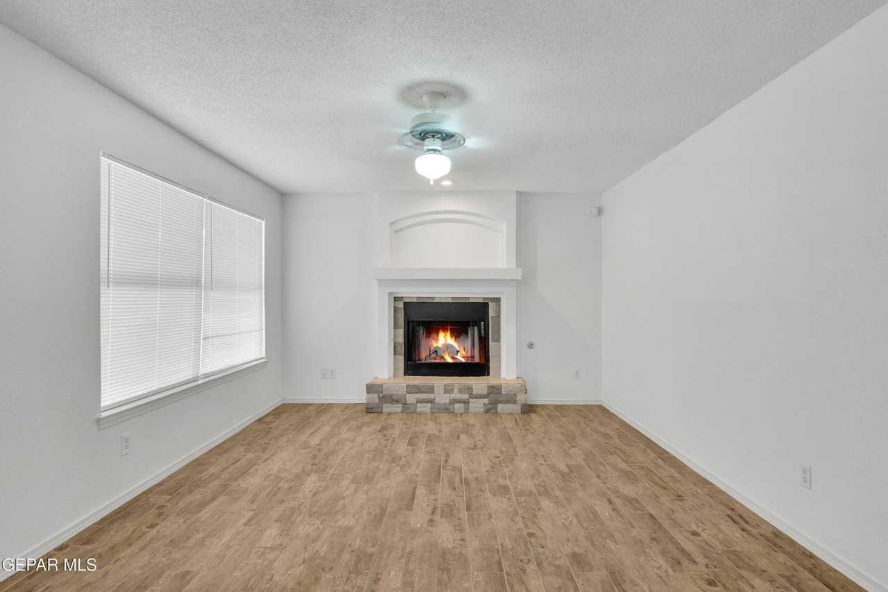 6096 Pecan Park Pl - Photo 5 of 33