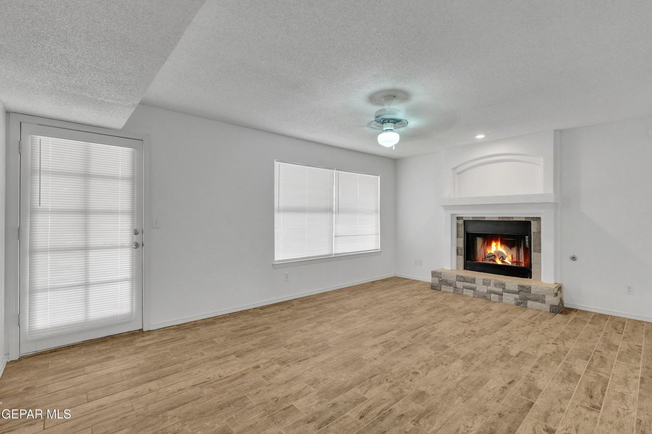 6096 Pecan Park Pl - Photo 6 of 33