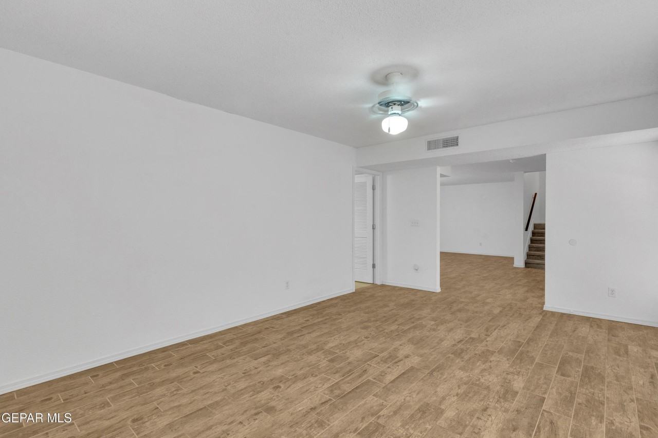 6096 Pecan Park Pl - Photo 7 of 33