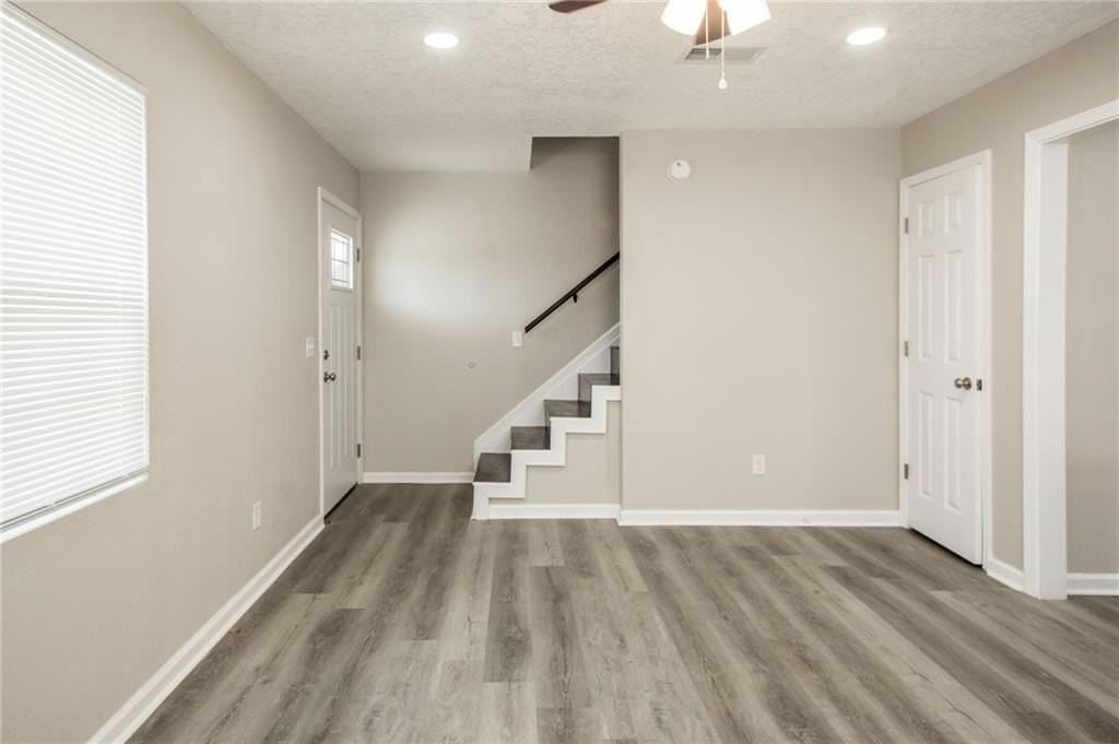 301 Fireman St #B - Photo 3 of 15