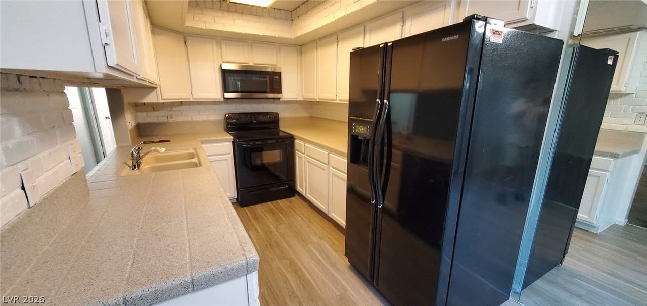 5088 Jeffreys St #202 - Photo 6 of 19