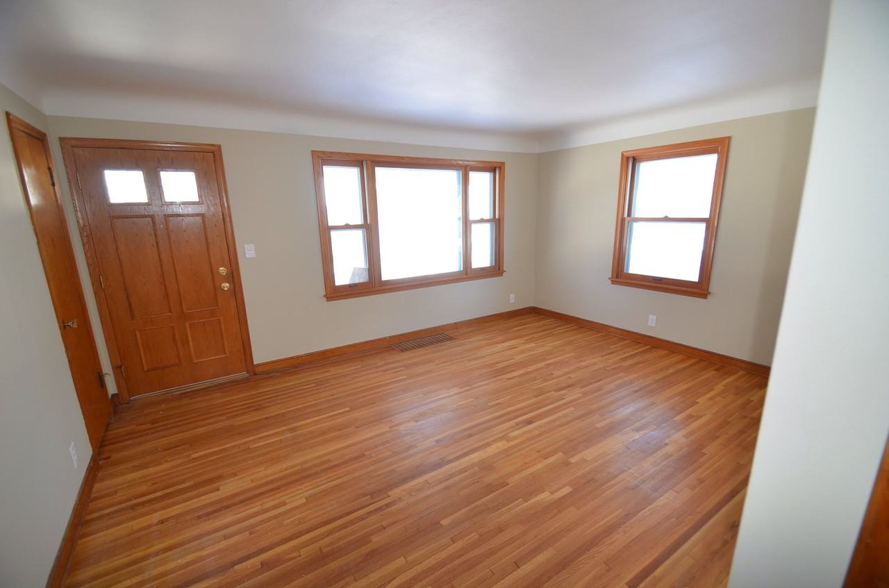 5524 Nokomis Ave - Photo 2 of 14