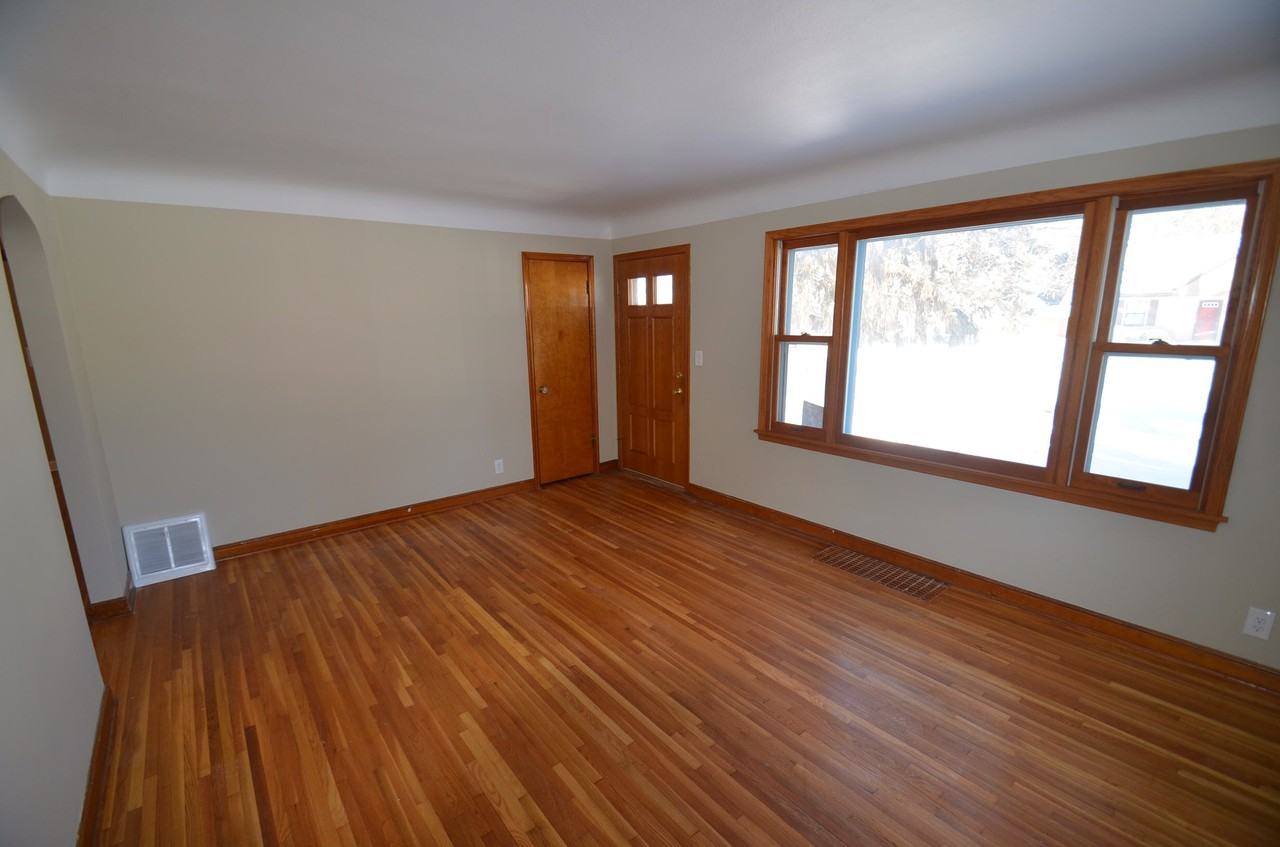 5524 Nokomis Ave - Photo 3 of 14