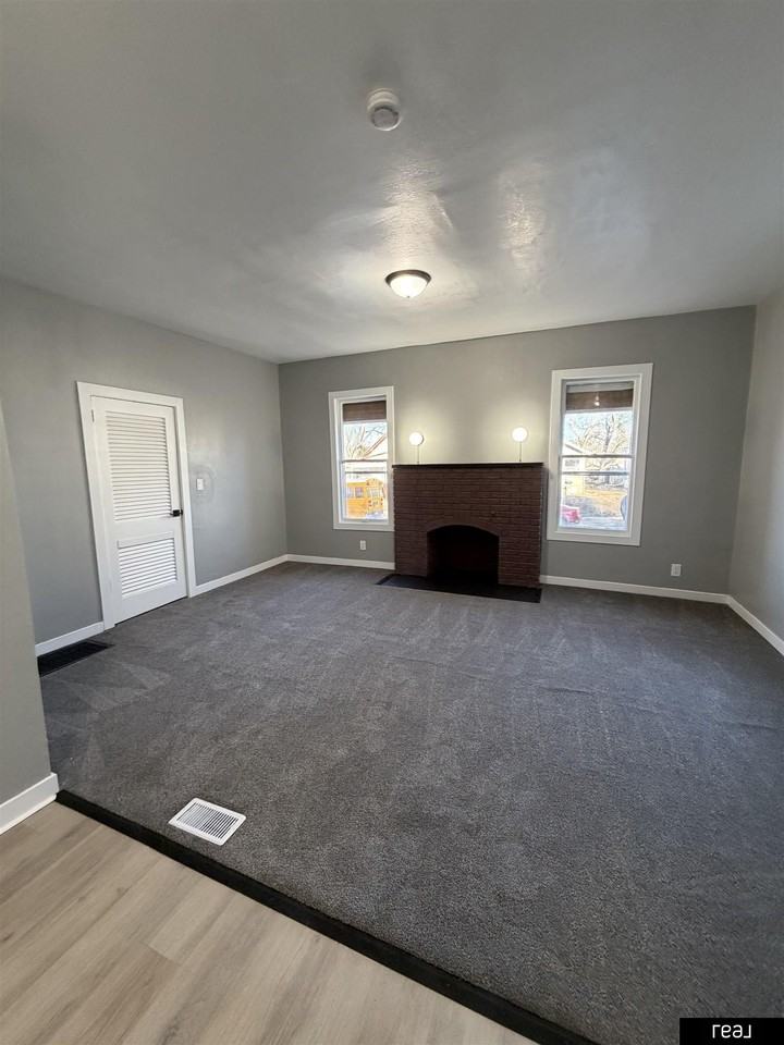 5334 N 27th Ave - Photo 2 of 9