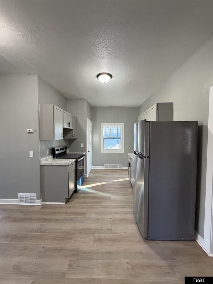 5334 N 27th Ave - Photo 3 of 9