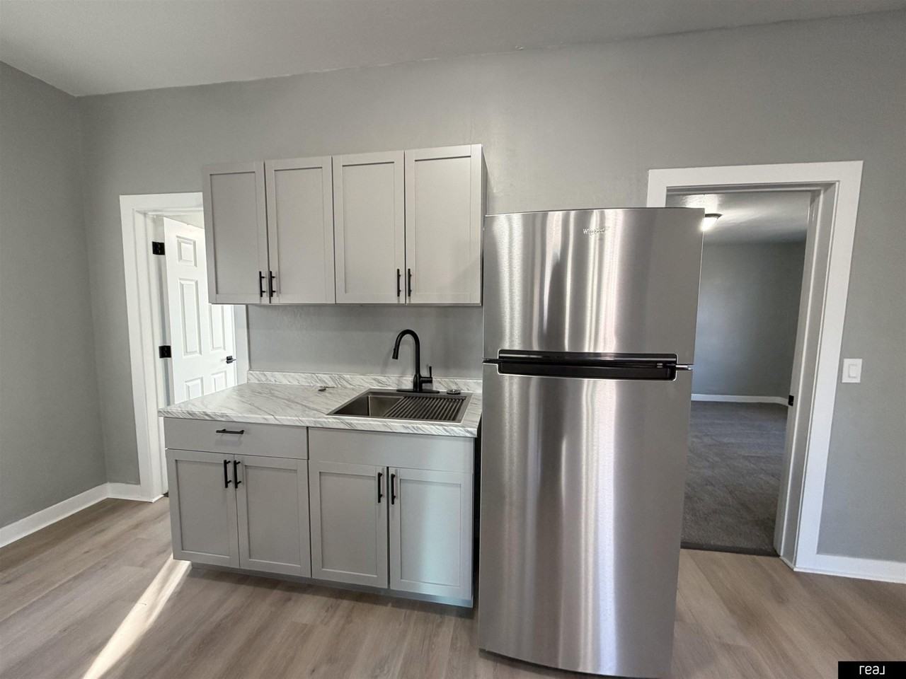 5334 N 27th Ave - Photo 4 of 9