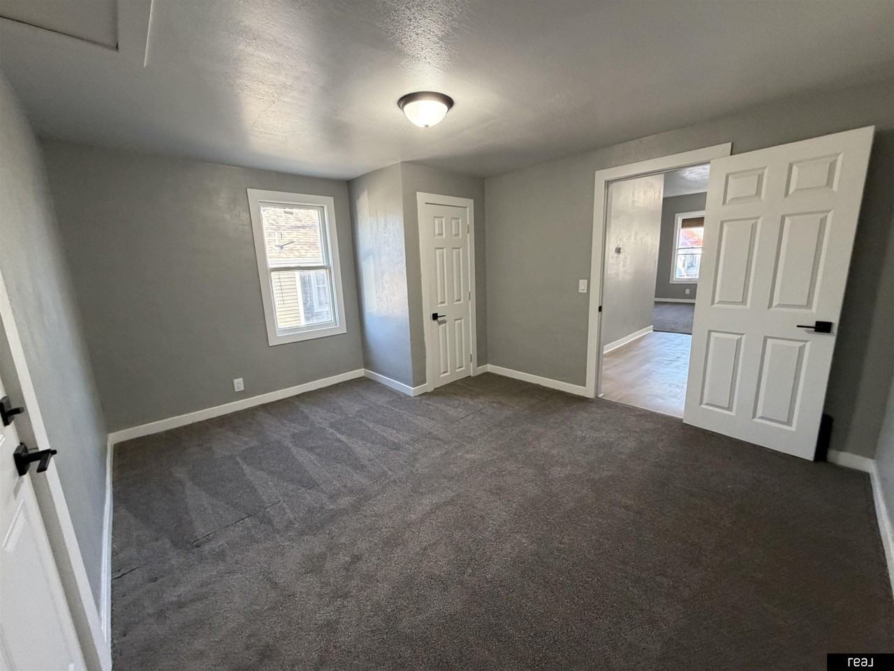 5334 N 27th Ave - Photo 6 of 9